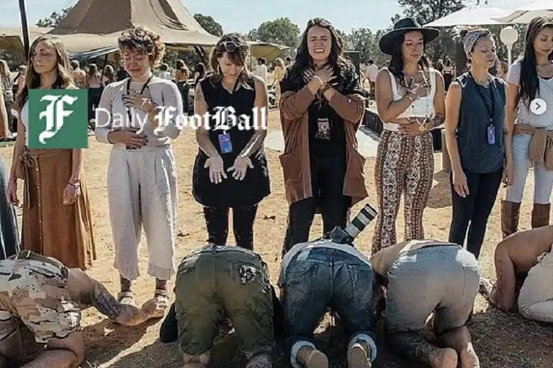 مردان در برابر زنان آمریکایی در آریزونا سجده کردند.