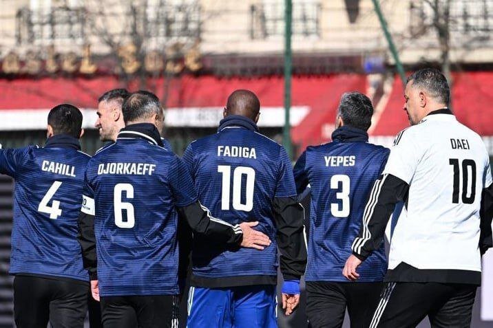 علی دایی با اسطوره های جهان زیر برج ایفل پا به توپ شدند / عکس علی دایی با اسطوره های جهان زیر برج ایفل پا به توپ شدند / عکس