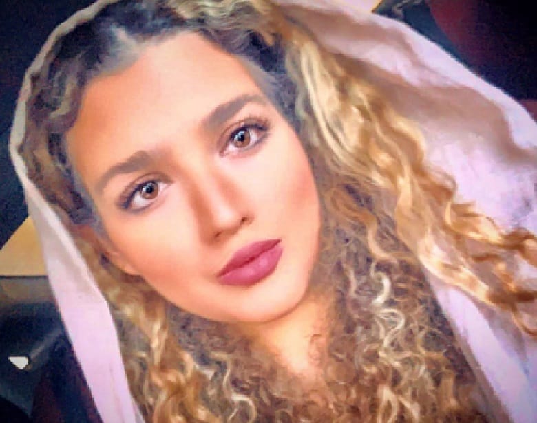 روژان آریامنش بازیگر کودک «خوش رکاب» مدل شده بود.