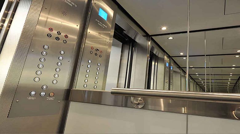 چرا در آسانسور آینه نصب می‌کنند؟