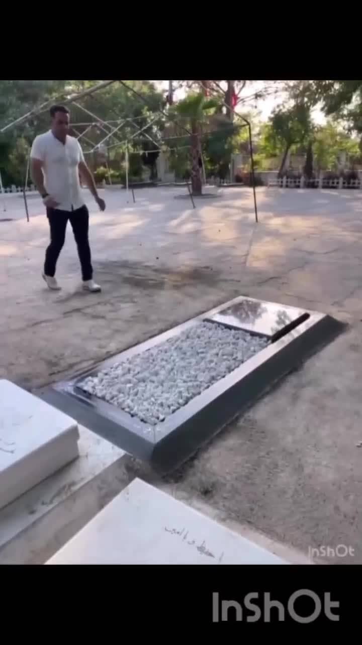 تصویر خانه ابدی “کیومرث پوراحمد” که با همه مزارها متفاوت است تصویر خانه ابدی “کیومرث پوراحمد” که با همه مزارها متفاوت است