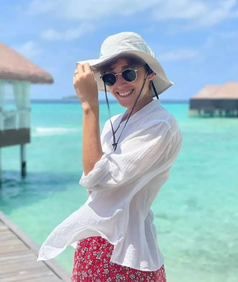 عکس/ تعطیلات فرشته حسینی با لباس خنک در سواحل خلیج فارس