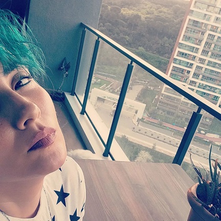 موهای سبز بازیگر زن “محمد رسوال الله” سوژه شد+عکس موهای سبز بازیگر زن “محمد رسوال الله” سوژه شد+عکس