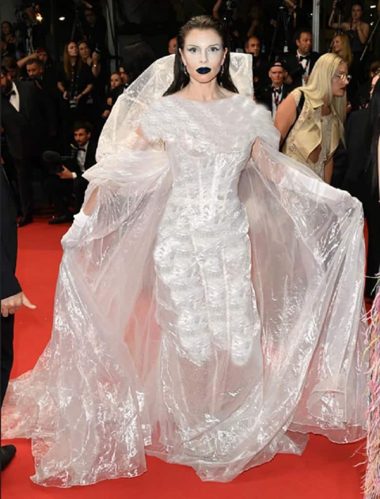 تصاویر/ زشت‌ترین لباس‌های بازیگران زن مهم‌ترین جشنواره سینمایی جهان