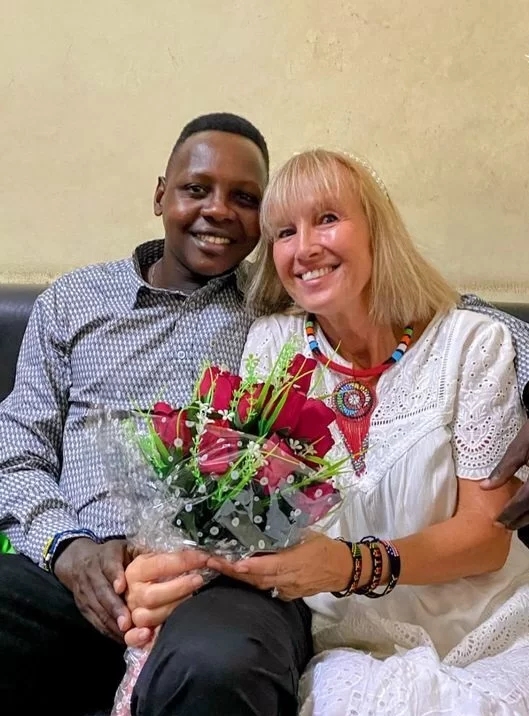 پیرزن&nbsp; 60 ساله با این اقدام عجیب بلاخره زن پسر 30 ساله شد/ عکس عاشقانه