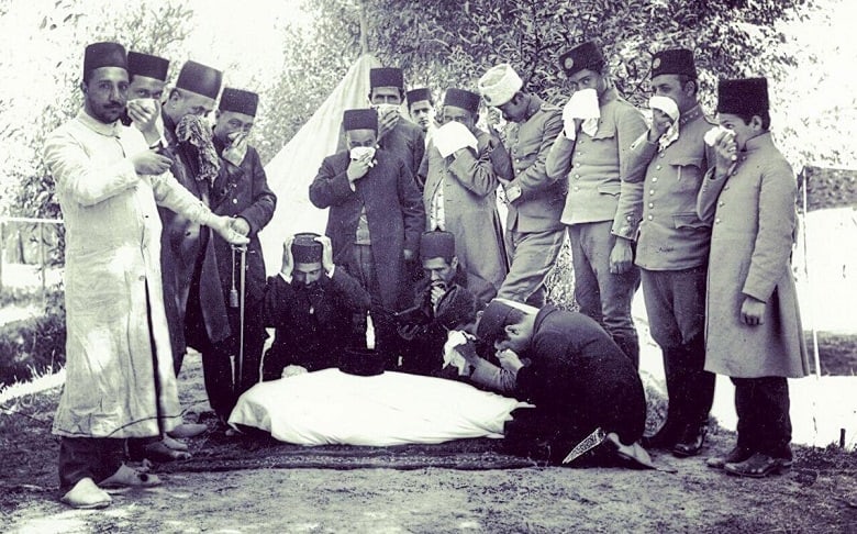 عکس/ عجیب‌ترین تصویری که از یک تشییع جنازه دیده اید!