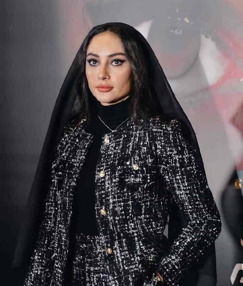 عکس/ تلفیق شنل و کت شلوار در تیپ جدید ترلان پروانه!