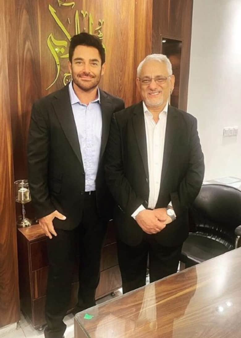 تصاویر/ بررسی لباس‌های گلزار و همسرش در مراسم عقد و ازدواجشان