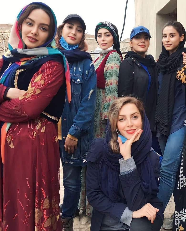 عکس/ تیپ متفاوت دختران نورالدین در پشت صحنه سریال نون. خ!