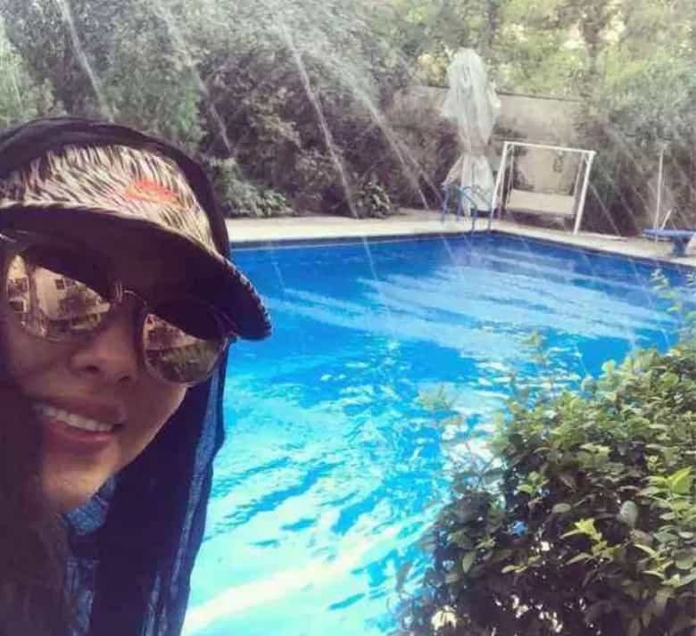 عکس/ لیلا اوتادی و تلاش برای نمایش استخر ویلایش!