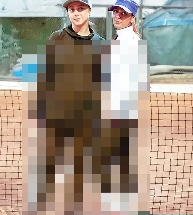 چهره متفاوت و بدون آرایش “ازاده صمدی” هنگام تنیس دیده شد/ عکس چهره متفاوت و بدون آرایش “ازاده صمدی” هنگام تنیس دیده شد/ عکس