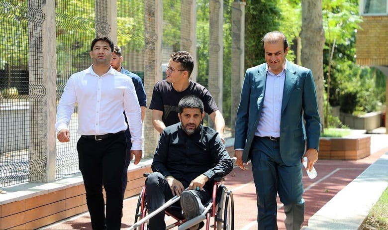 تصاویر/ علیرضا دبیر ویلچرنشین شد!
