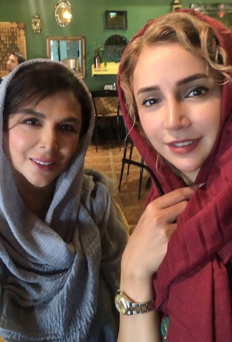 شبنم قلی خانی با شهره سلطانی کافه رفت