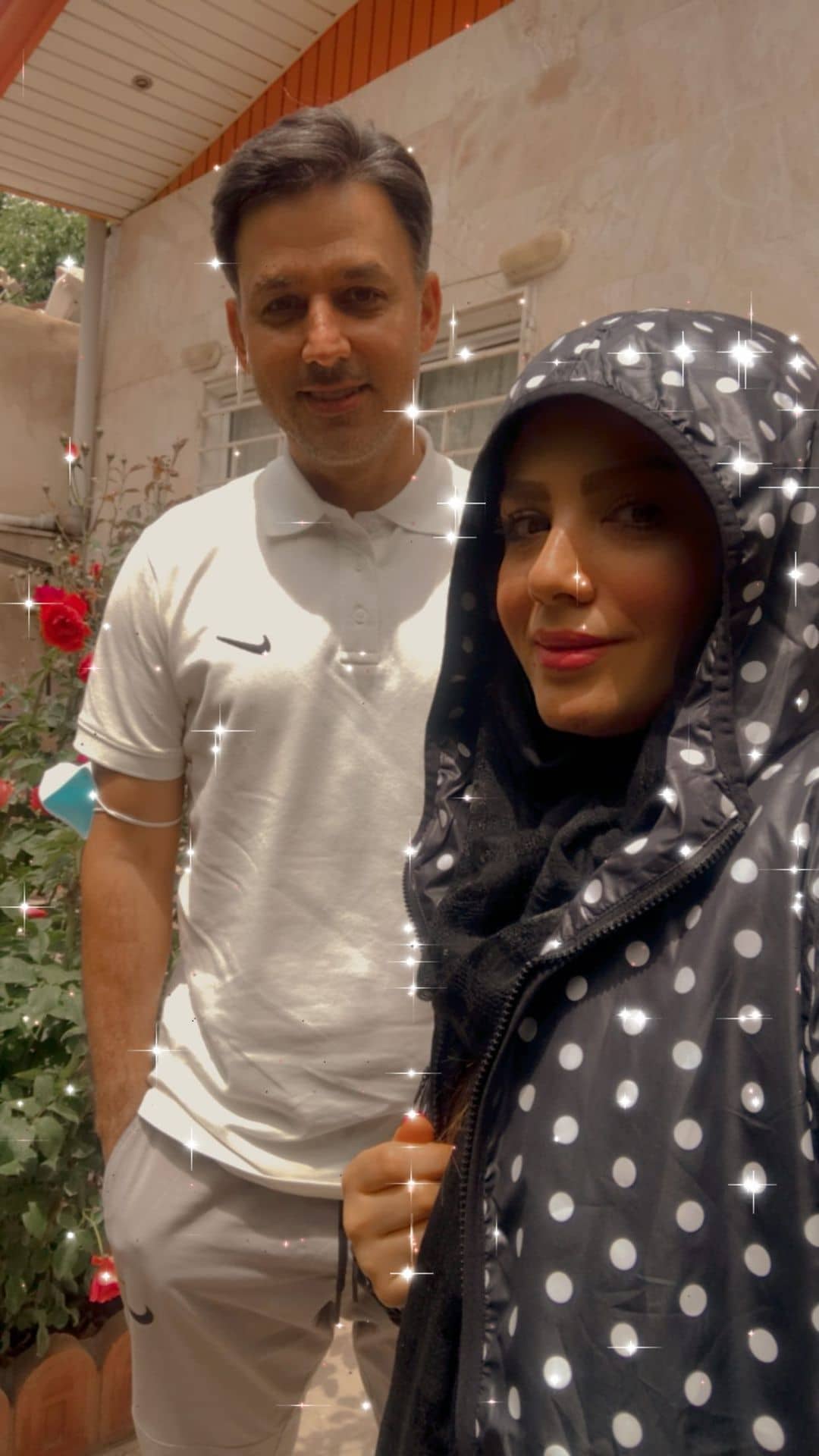 مبینا نصیری در لباس خال خالی عکس گرفت.