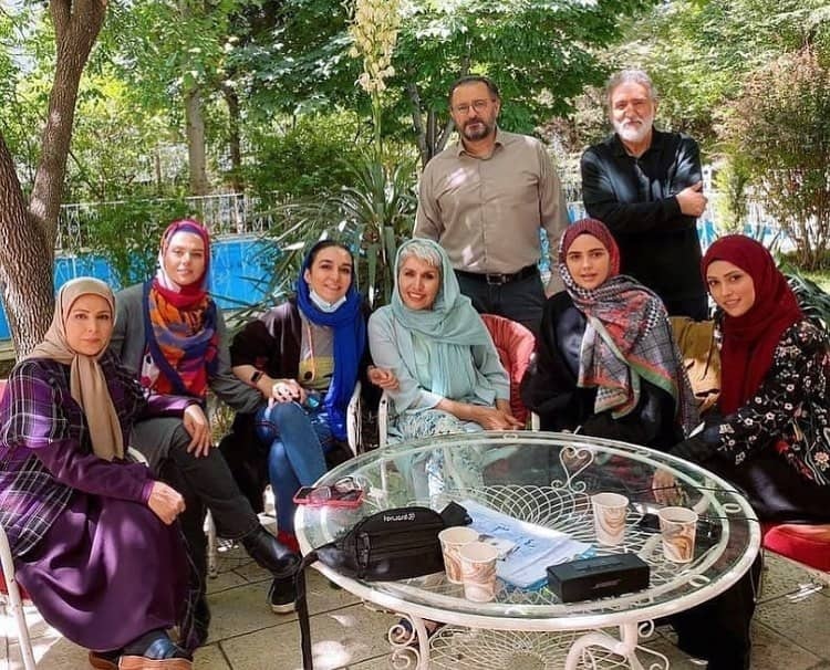 عکسی از پشت صحنه احضار منتشر شده است.