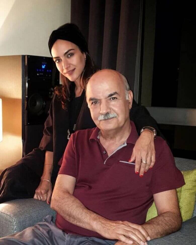 ایرج طهماسب و دخترش یاسمن عکس گرفتند