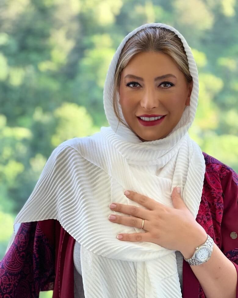 فریبا نادری تیپ قرمز جیغ میزند