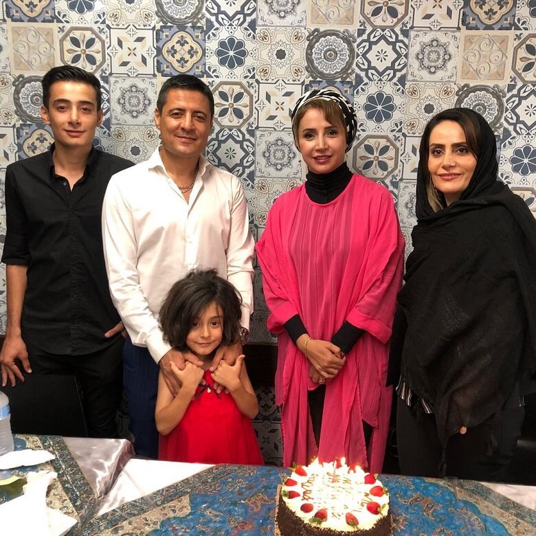 شبنم قلی خانی با خانواده علیرضا فغانی عکس گرفت.