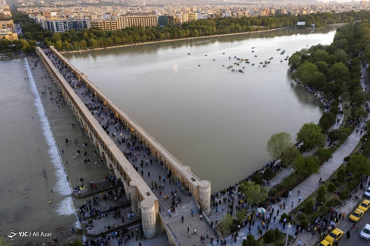 تصاویری جذاب از شوق مردم اصفهان با زنده شدن زاینده رود