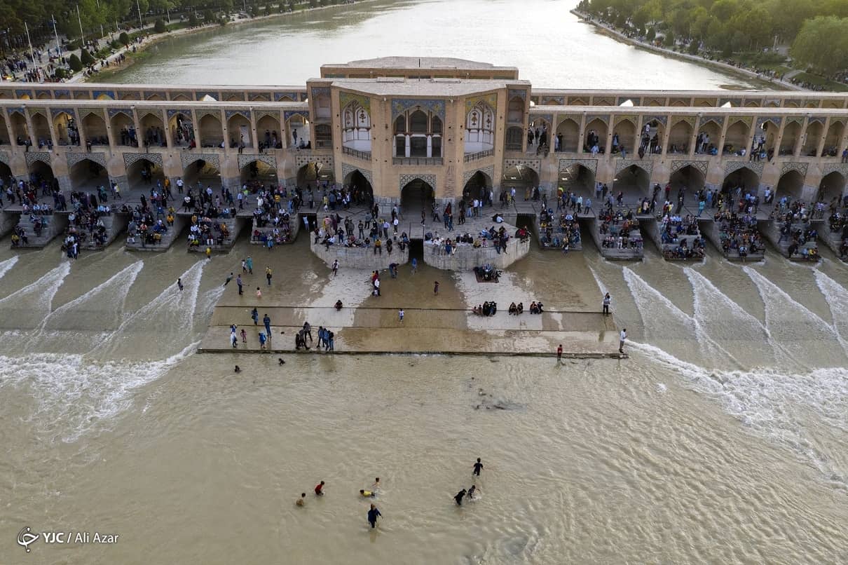تصاویری جذاب از شوق مردم اصفهان با زنده شدن زاینده رود