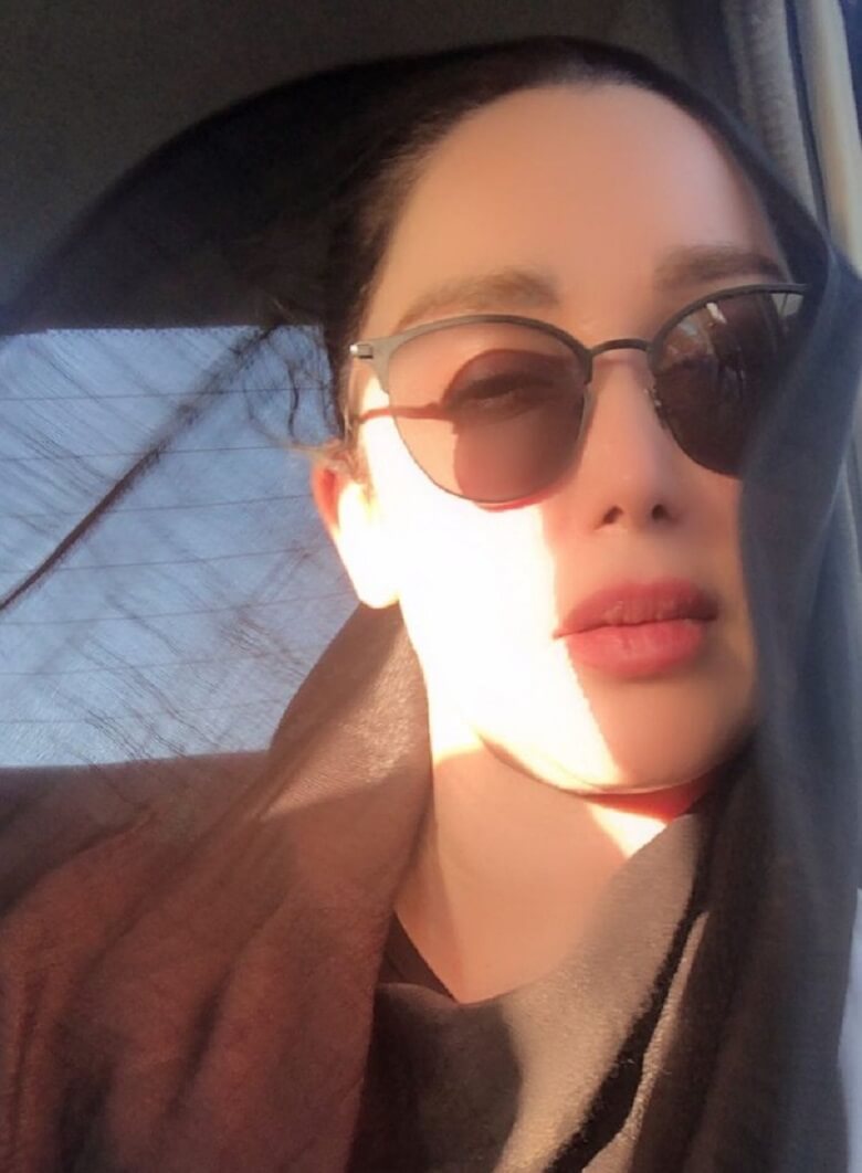 سارا منجزی در غم از دست دادن پدر است.