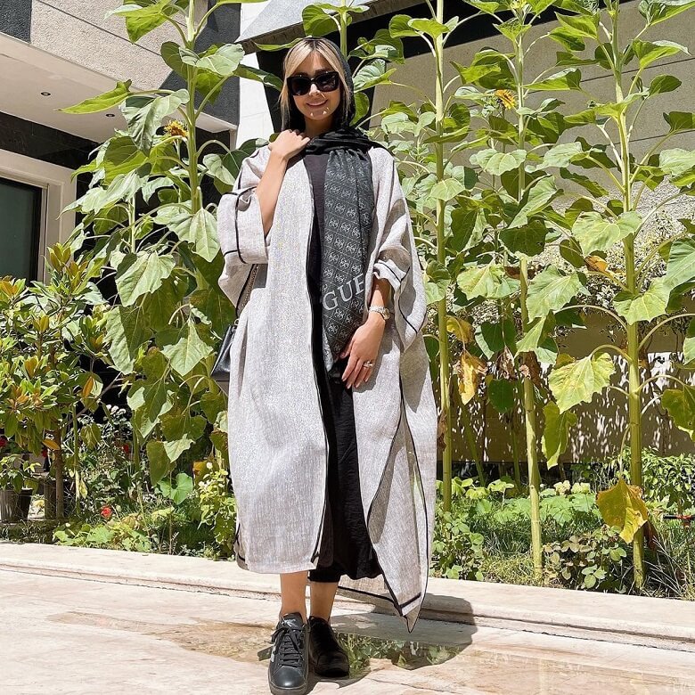 سپیده بزمی‌پور با استایل شیک عکس گرفت.