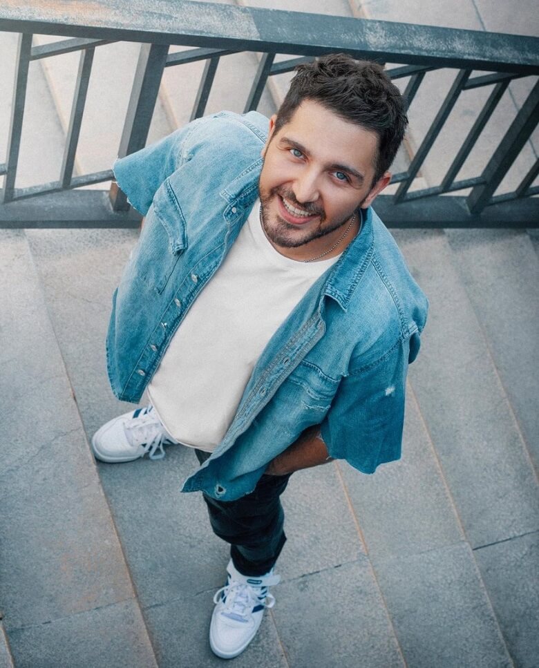 محمدرضا غفاری به مناسبت زادروز تولدش عکس گرفت.