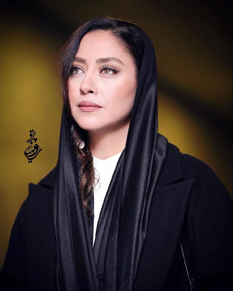 بهاره کیان افشار در لباسی رسمی با عکس گرفت.