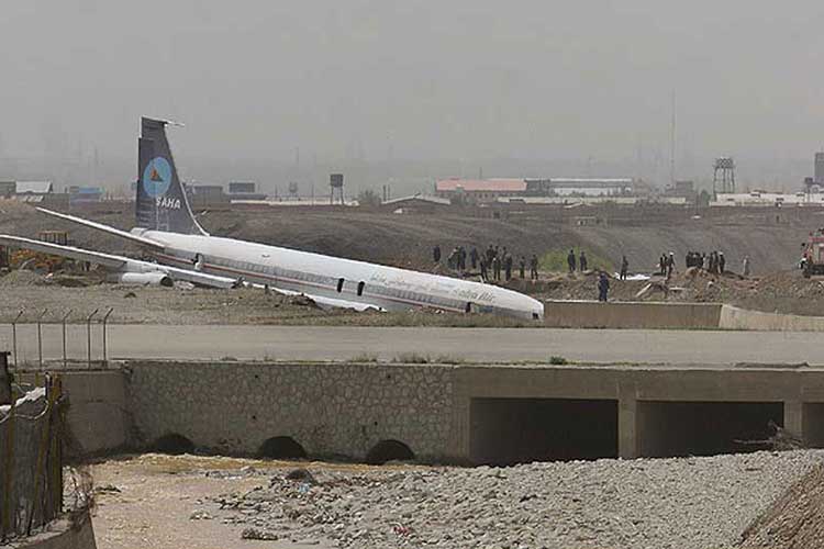 هواپیمای بویینگ در رودخانه کن سولقان افتاد.