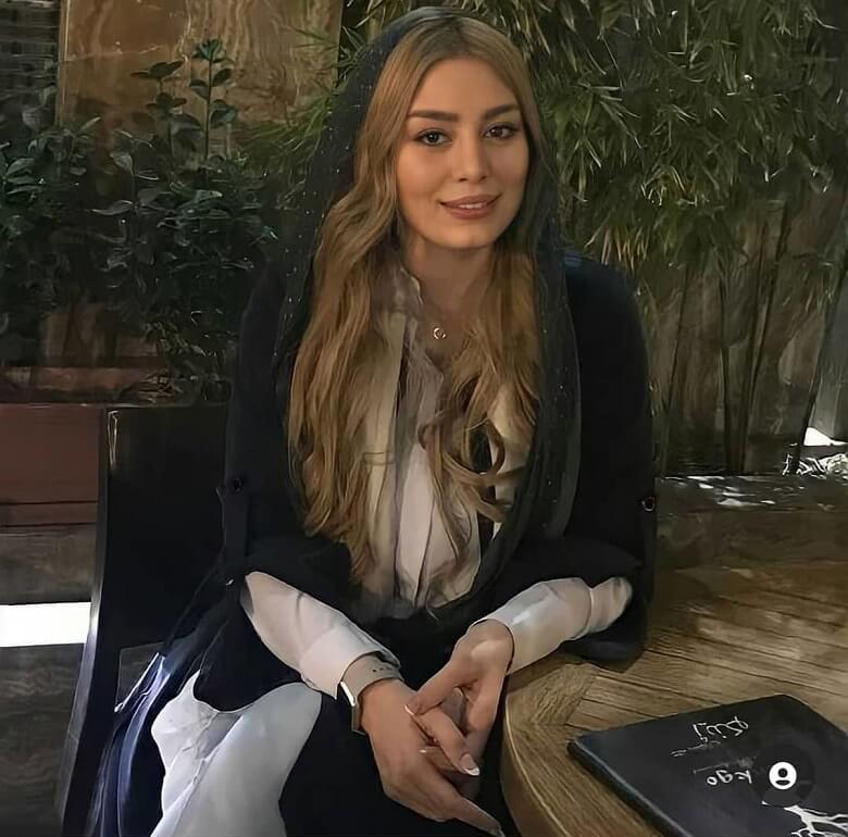 سحر قریشی با استایلی جنجالی کافه گردی کرد.