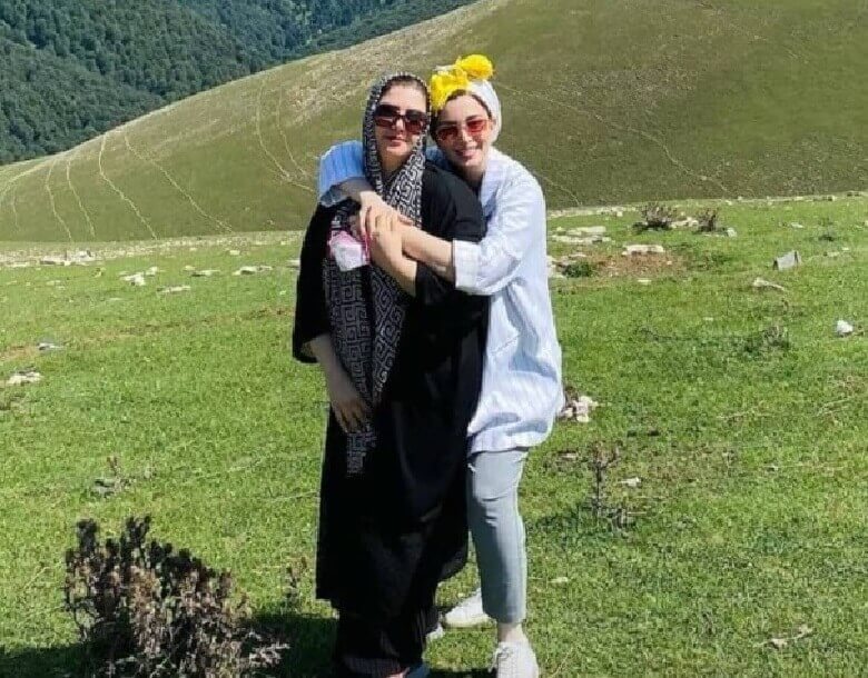 بهنوش طباطبایی و خواهرش تینوش در دل طبیعت عکس گرفتند.