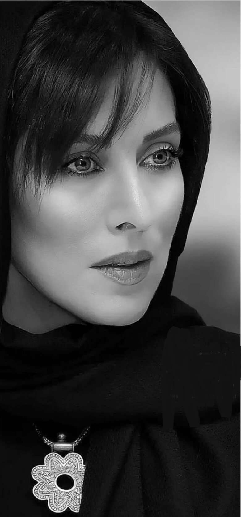 مهتاب کرامتی در روز عاشورا تیپ مشکی زد.