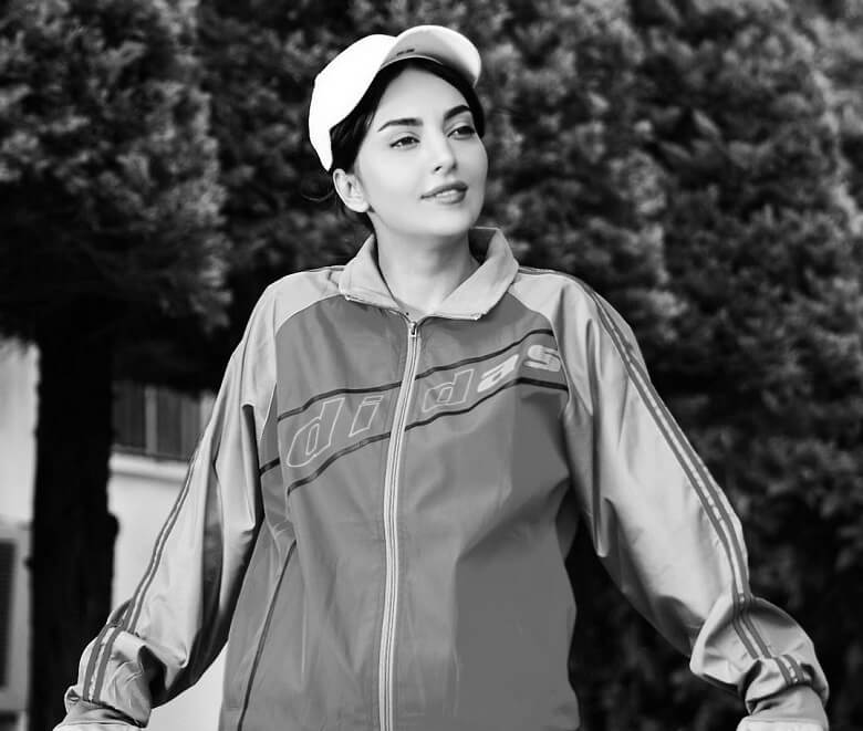 مهشید جوادی تیپ اسپورت و جذاب زد.