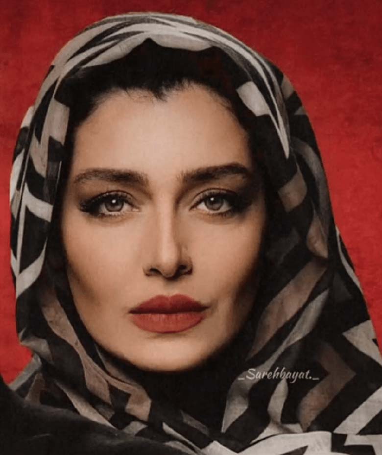 ساره بیات صورتش را عمل کرده است.