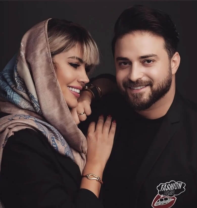 بابک جهانبخش و همسرش با استایل ست مشکی دیده شدند.