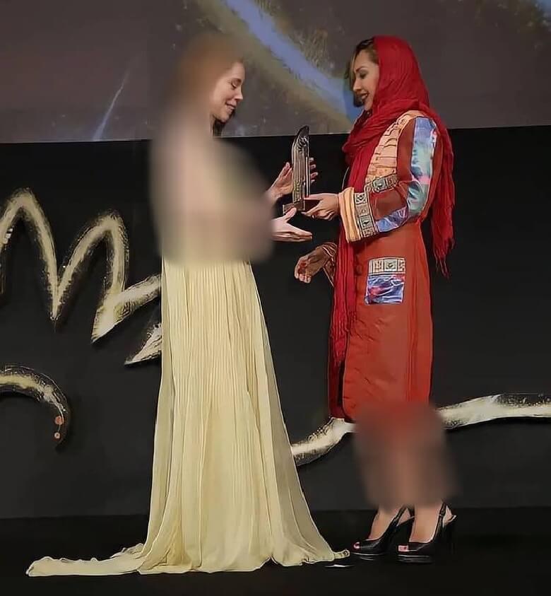 نیکی کریمی با استایل خاص و دامن کوتاه ظاهر شد.