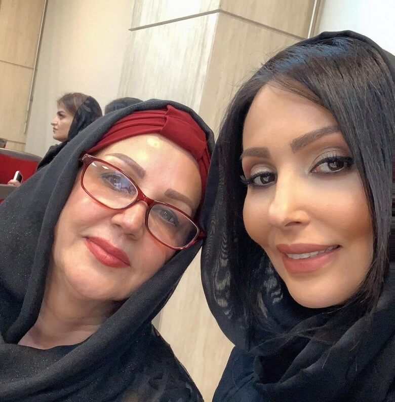 پرستو صالحی عکس‌های مادرش را منتشر کرد.