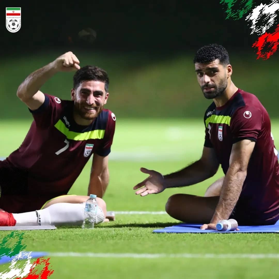 طارمی و جهانبخش مشغول بازی پرتاب بطری