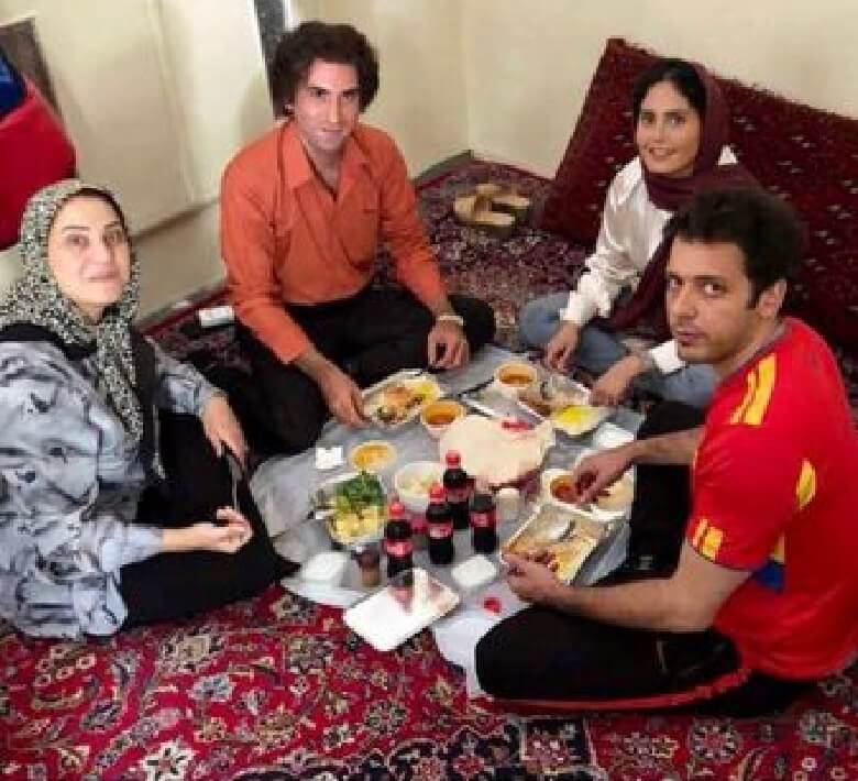 الناز شاکردوست و هوتن شکیبا سر سفره نهار نشستند.