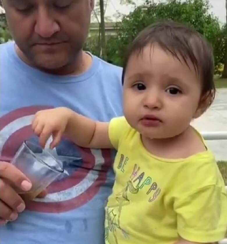 دختر رامبد جوان به نگار جواهریان شباهت جالبی دارد.