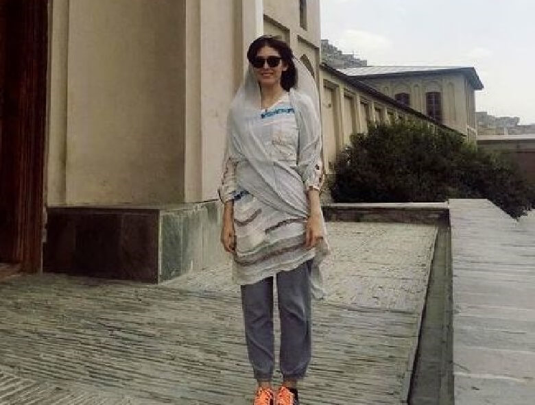 فرشته حسینی بدون حجاب در خارج از کشور عکس گرفت.