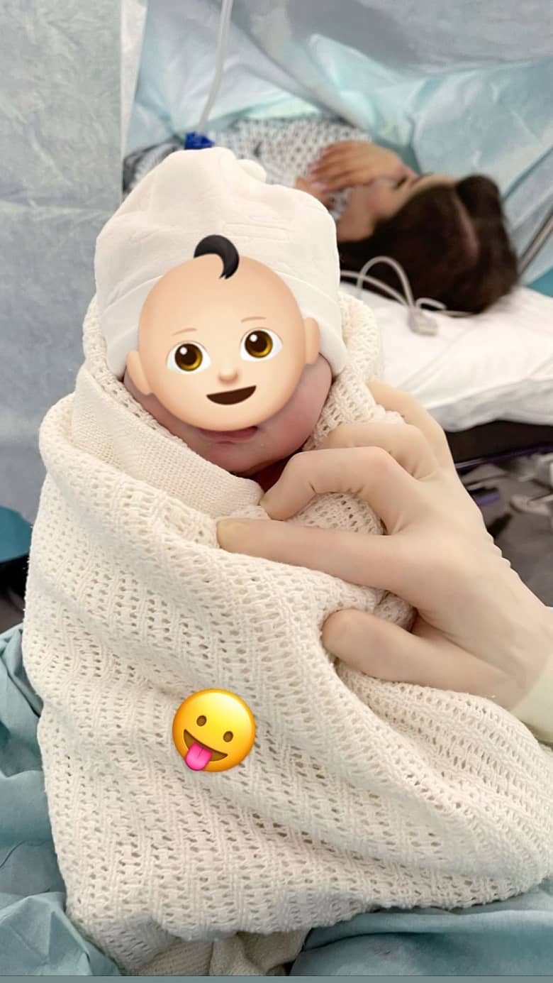 عکس سانسوری پسر دنیا جهانبخت را ببینید.