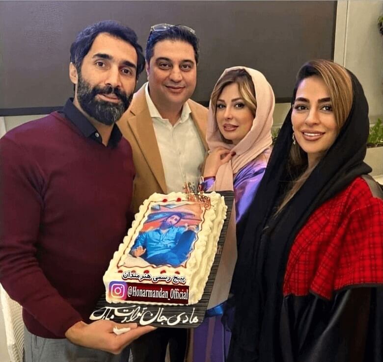 نیوشا ضیغمی در دورهمی خودمانی بازیگران لباس خاص پوشید.