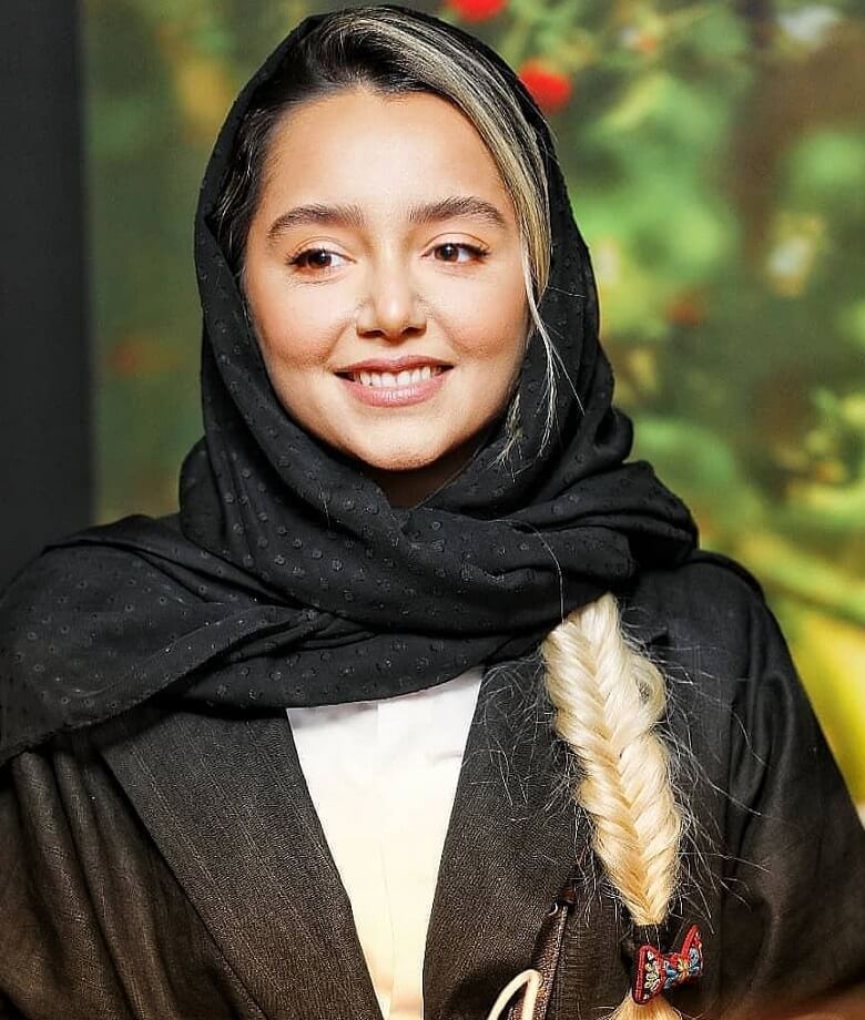 نازنین بیاتی از موهای بلوندش رونمایی کرد.