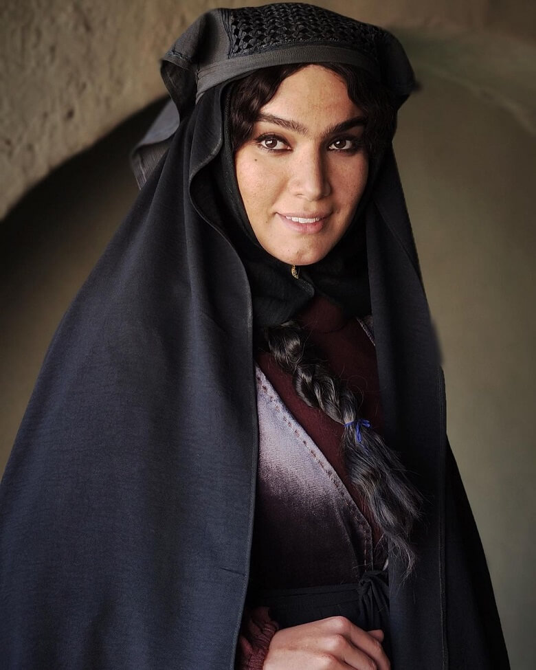 متین ستوده تیپ قاجاری و فشنی زد.