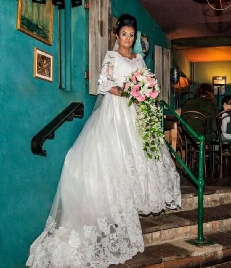 زن زیبا با یک روح ۳۰۰ ساله ازدواج جنجالی کرد.