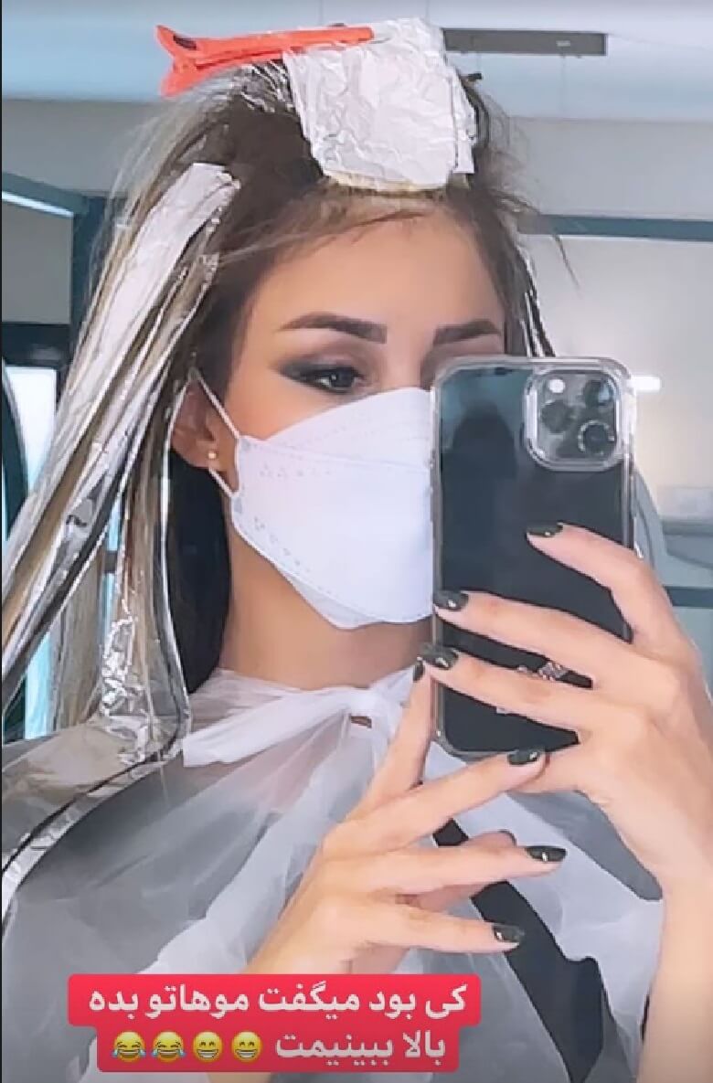 همسر شاهرخ استخری در آرایشگاه موهایش بیگودی پیچ کرد.