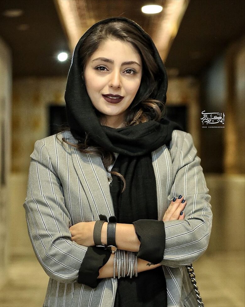 هستی مهدوی فر در یک مراسم تیپ خانمانه زد.