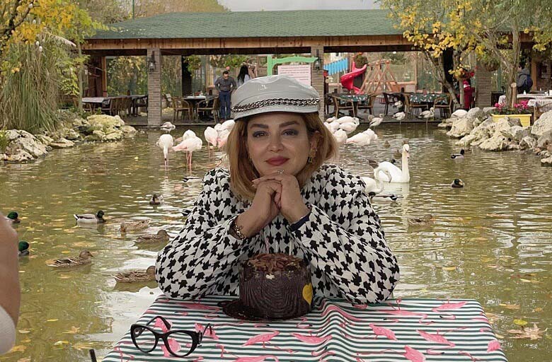 بهاره رهنما بدون حاجی در ملا عام آفتابی شد.